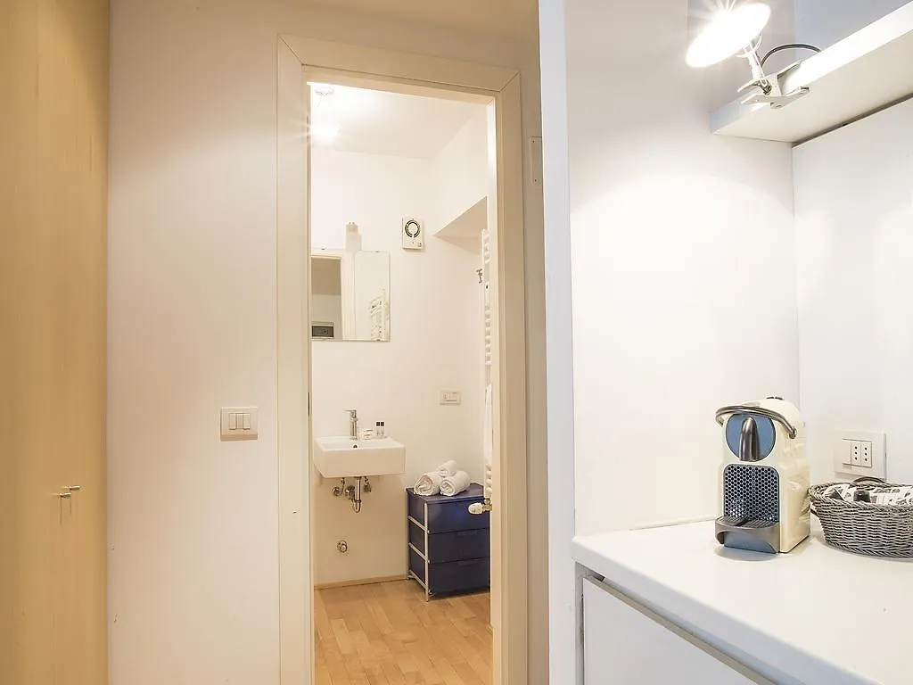 Easyhomes - Missori Zebedia Mediolan 0*,